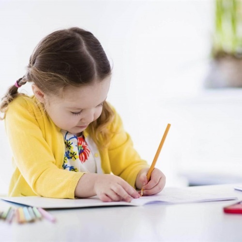 Dijete piše  ilustracija